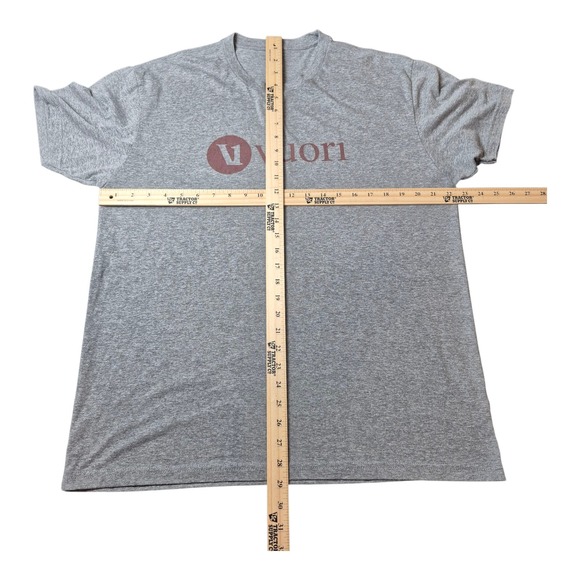 Vuori Men's XL Logo T-Shirt Gray Athletic Tee Performance Soft Stretch Comfort - Picture 4 of 5
